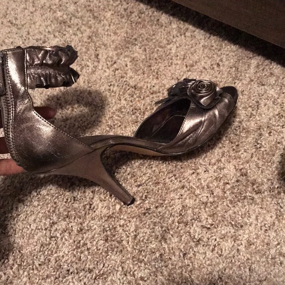 Vince Camuto heels - Picture 3 of 3